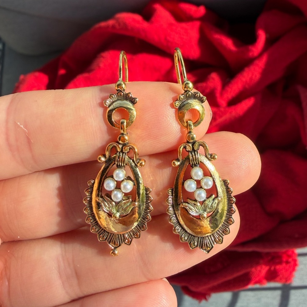 Antique Gold Drop Earrings with Pearls & Leaf Detail - Picture 13 of 13